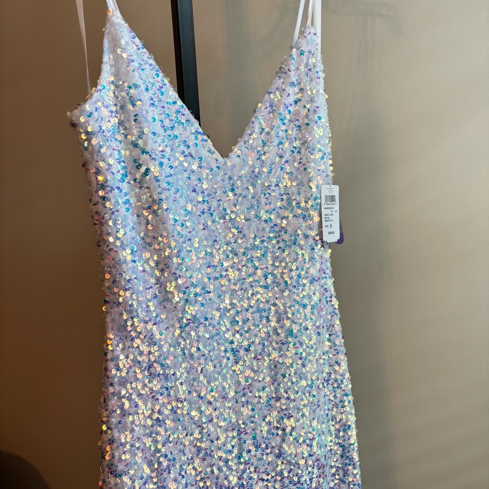 Hoco Kathy Iridescent Sequin Mini
Dress Size S‎ - Picture 5 of 10